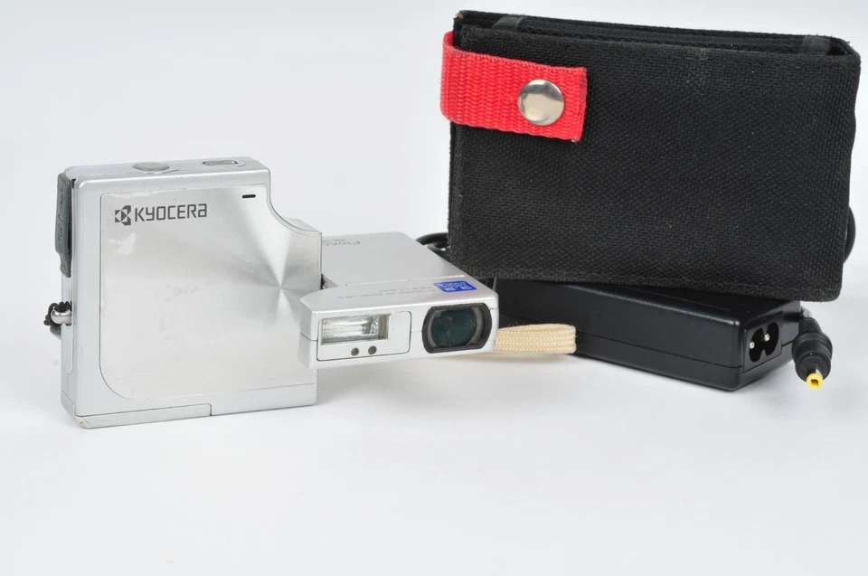 Kyocera Finecam SL300R 3.2MP Compact Digital Camera with Case - Image 1 of 4