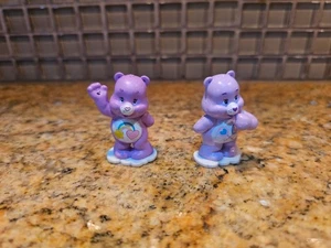 Lote de 2 Estatuillas Posando PVC Osos Cuidado Osos Púrpura - Imagen 1 de 3