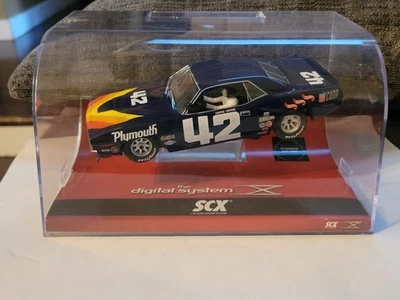 SCX Digital Plymouth AAR CUDA Dan Gurney #48 Hot Wheels Brandneu im Koffer 1/32 - Bild 1 von 4
