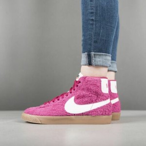 Por qué las Nike Blazer Mid 77 son la estrella de la temporada con lista de  espera que ha enamorado a todas las influencers (están agotadas, pero te  decimos dónde conseguirlas) 