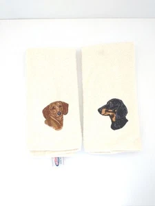 SET 2 ASCIUGAMANI BASSOTTO CUTIE RICAMATI DOXIE NERO MARRONE - Foto 1 di 19