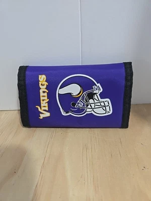 Cartera triple de nailon con licencia oficial de la NFL Minnesota Vikings Foto 1 de 4