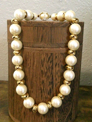 Collar de perlas de imitación Graziano con detalles dorados y cierre deslizante Foto 1 de 4