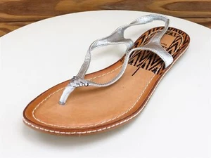 Dolce Vita Size 7.5 M Women Sandal Thong Silver Synthetic - Picture 1 of 10