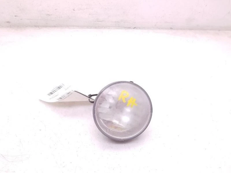 05-11 MONTAJE LUZ ANTINIEBLA DERECHA LADO PASAJERO TOYOTA TACOMA  Foto 1 de 4