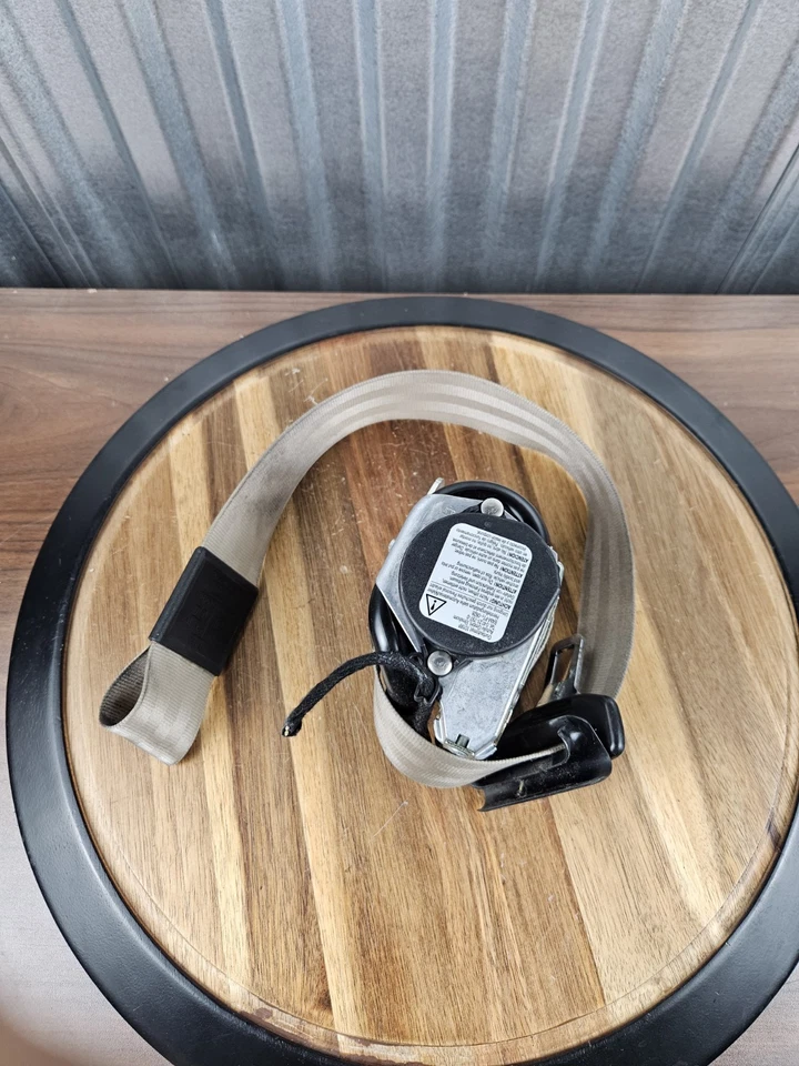 AUDI A4 2005 convertible cinturón de seguridad delantero izquierdo lado del conductor beige Foto 1 de 4