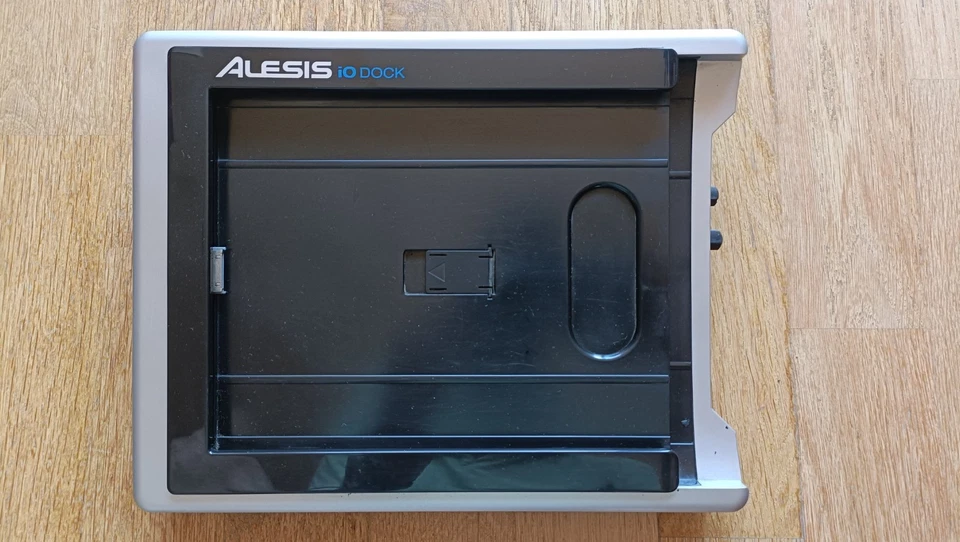 Alesis iO Dock Professional Pro Audio Dock for iPad - Immagine 1 di 4