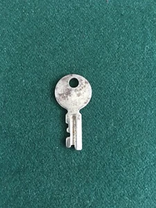 Fender Guitar Cases Vintage 1958 - 1963 Nickel Presto Lock Keys - Scarce - Picture 1 of 5