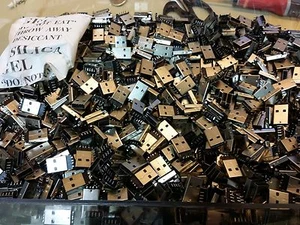 Lot de 10 Connecteur neuf USB "A" mâle 90° à souder - Picture 1 of 2