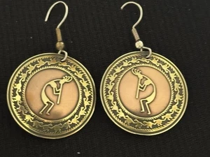 ORECCHINI PENDENTI KOKOPELLI VINTAGE RAME E OTTONE NATIVI AMERICANI - Foto 1 di 6