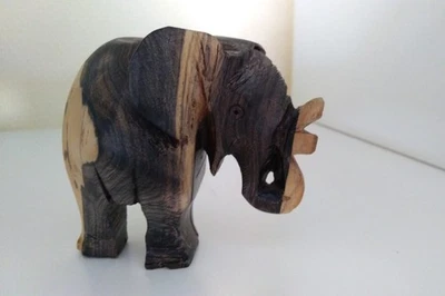 Statuette Éléphant En Bois Bicolore – Art Africain Animalier - Photo 1/4
