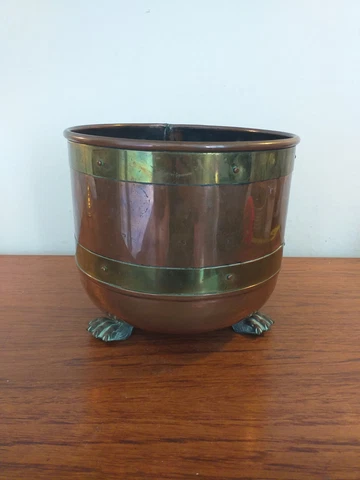 VINTAGE ANTIQUE COPPER AND BRASS PLANTER PLANT POT CLAWED FEET 20CMS TALL Cover