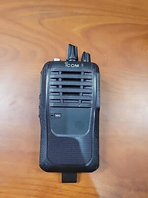 Icom IC-f3003 2 way radio - Image 1 of 4