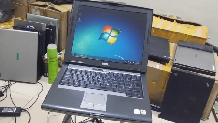 Dual Boot Dell Latitude D520 Laptop 32Bit XP & Windows 7 Office2010 3GB WkGr8 2 - Image 1 of 1