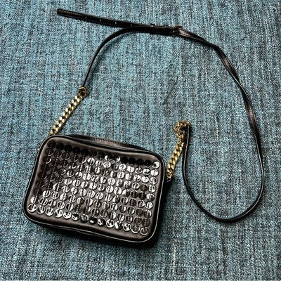 Bolso Bandolera Michael Kors Lentejuelas en Cuero Negro Herrajes Dorados Foto 1 de 4