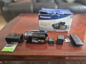 PANASONIC HDC-HS300 HD CAMCORDER 120GB HDD / CARD DIGITAL HIGH DEFINITION VIDEO - Picture 1 of 12