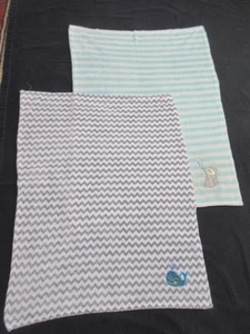 2 Cravent 44" mal 38" weiche bestickte Babydecken, neu, nie benutzt! - Bild 1 von 7