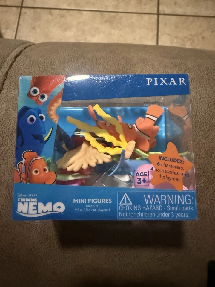 Mini figuras Finding Nemo Disney PIXAR 2024 Critter Crate - Topper para pasteles nuevas Foto 1 de 4