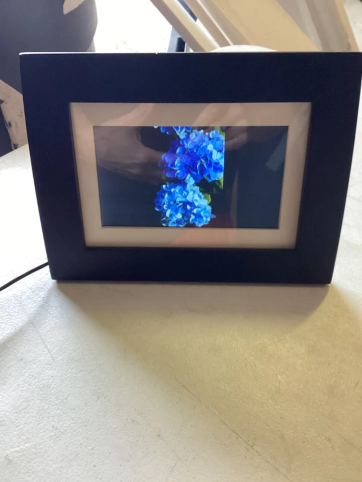 Digital Photo Frame 7 inch Older One, Works With Memory Card - Image 1 of 4