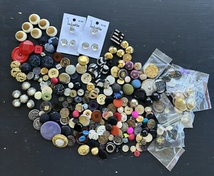 Vintage Sewing Buttons mixed lot One Pound - Picture 1 of 8