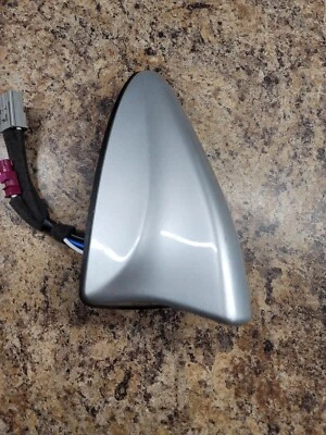 Hyundai Santa Fe 2013-2016 radio aleta de tiburón antena plata brillante metálica 3D Foto 1 de 4