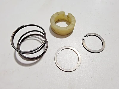 Mola e guia de rolha de eixo Kickstart 2001-2008 Suzuki RM250 RM 250 RM250Z - Imagem 1 de 4