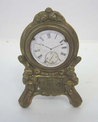 Antigua muñeca alemana de hojalata dorada reloj miniatura grande cara de papel fósforo Foto 1 de 2