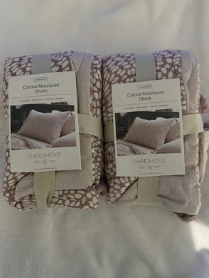 NUEVO Umbral Reversible Algodón Matelasse Remolino Edredón Falso Estándar Púrpura Malva Foto 1 de 2