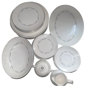 30 pcs Royal Doulton Coronet English Fine Bone China Made in England White Gray - Picture 1 of 7