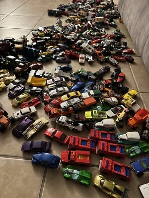HOT WHEELS VINTAGE LOT OF 300 Plus 100 Matchbox And Other Cars 1970’s To 2000 - Image 1 of 4
