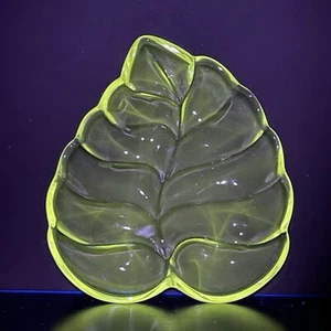 Vintage Manganese Leaf Shaped Glass Dish - 365 UV Reactive - Picture 1 of 12