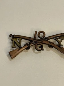 US Army New York Collar Insignia 1900's WW1 Brass 10th Regiment Company G - Picture 1 of 2