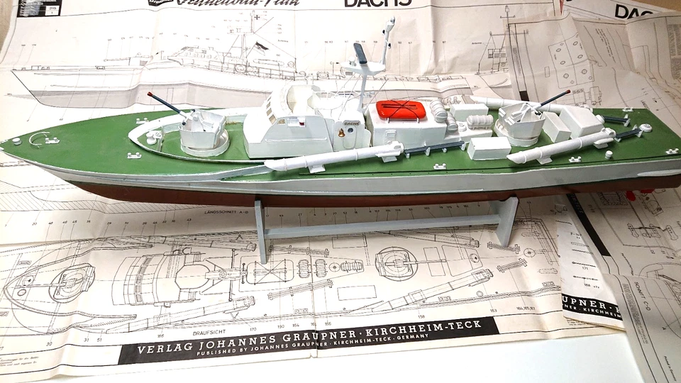 Graupner Schnellboot Dachs 1:45 fast fertig gebaut, mit Zubehör, mit 3 E-Motoren - Bild 1 von 4