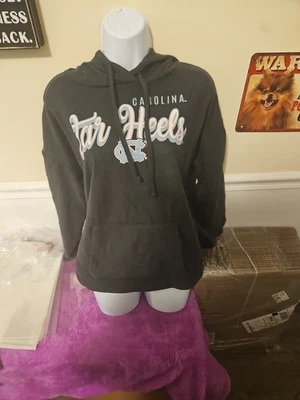 Womens Iicensed North Carolina Tar Heels Pullover Hoodie With Pockets Size Large - Image 1 of 4