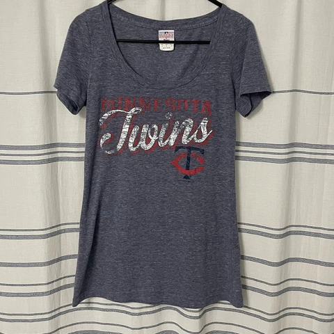 MLB Minnesota Twins T-Shirt womens Short sleeve tee scoop neck size Medium Blue Cover