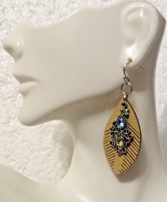 Pendientes de gancho únicos intrincados susurros crepusculares colgantes de 2" Foto 1 de 3