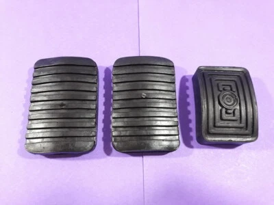 TOYOTA LAND CRUISER FJ40 BJ40 PAD PEDAL RUBBER SET (EARLY MODEL) Foto 1 de 3