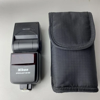Flash e estojo Nikon SB-600 Speedlight TTL SB600 - Imagem 1 de 4