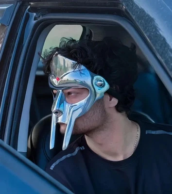 Máscara MF DOOM: acabado cromado plateado, cosplay hip hop Foto 1 de 4
