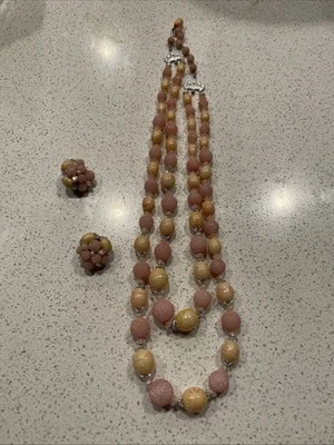 Vintage Costume Jewelry Necklace & Matching Clip On Earrings Hook Clasp - Image 1 of 4