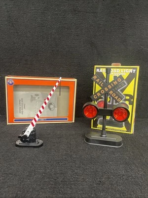 Lionel Auto Crossing Gate #6-12714 & Hayes 15887 Rail Road Crossing O Gage - Image 1 of 4
