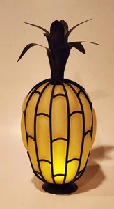 Vintage Tommy Bahama LG Kerzenhalter Ananasgelb Milchglas & Metallkäfig - Bild 1 von 10