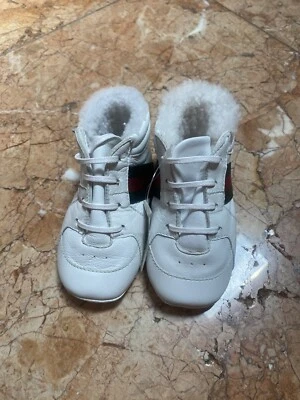 Novos sapatos Baby Gucci - Imagem 1 de 4