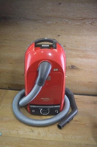 Miele S251i Red Canister Bagged Vacuum Cleaner Tested and working + HOSE - Picture 1 of 9