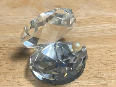 Vintage Unmarked Swarovski Crystal Oyster Clam Shell with Pearl Figurine 2" x 2" - Image 1 of 4