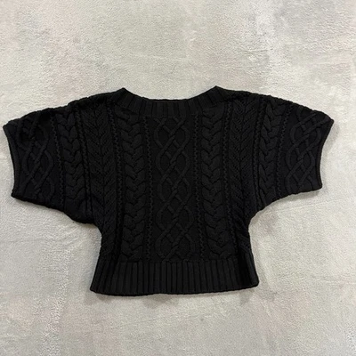 Suéter Express Mujer Pequeño Tejido con Cable Manga Corta Pullover Negro Cottage Foto 1 de 4