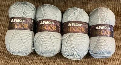 Hilo de lana acrílico decorativo Patons. Cuatro madejas: 3,5 oz, agua pálida, 210 yardas Foto 1 de 2