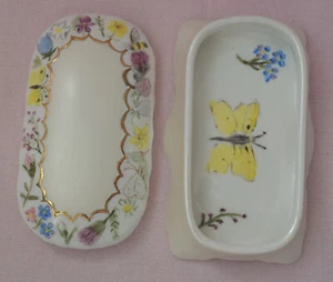 V BAXTER OBLONG TRINKET BOX POT - CREAM WITH BUTTERFLY BEE FLOWERS LOOSE LID - Picture 1 of 5