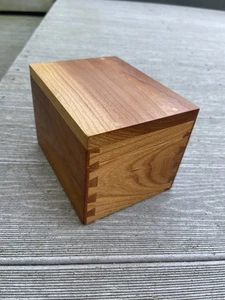 Handgefertigte Kirschholz Schwalbenschwanz Karteikarte Box Schmuck Rezept Versteck - Bild 1 von 7