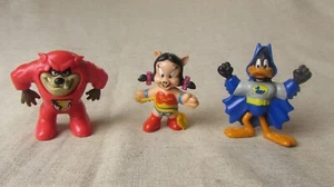 Vtg Loony Tunes Play Figure Trio; Taz, Daffy & Petunia Pig In Removable Costume - Picture 1 of 12